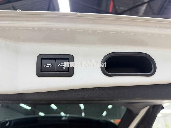 7 Chỗ. Xăng lai Điện - INNOVA CROSS HYBRID 2024