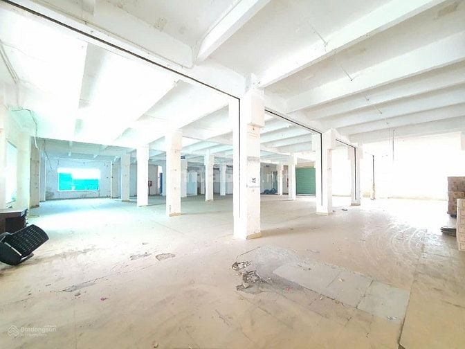 Cho thuê kho kết hợp văn phòng DT 1500m2 tại mặt tiền xe ra vào đường 