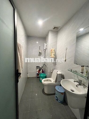 Star tower. Chú thợ ôxy 1,680 tỷ. Rút ống thở được: 1,3 tỷ