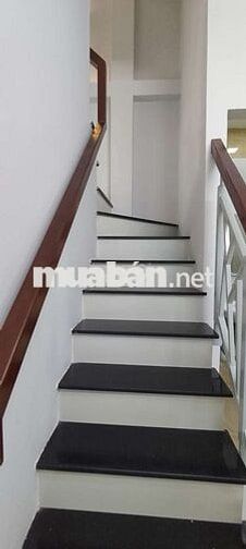 CHỦ KẸT TIỀN. GIẢM  SỐC  400 T . P 14 Q. 8
