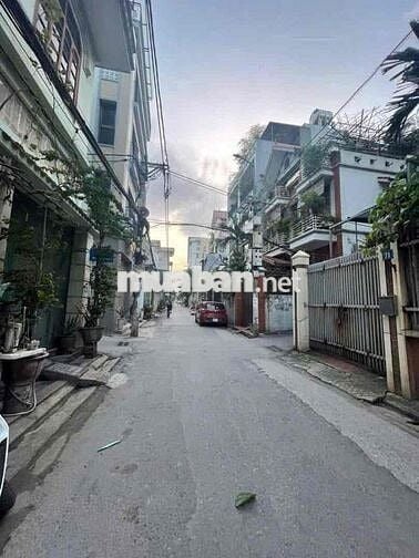 5,5tr - Nhà Ngọc Thuỵ ô tô tránh - Kinh doanh