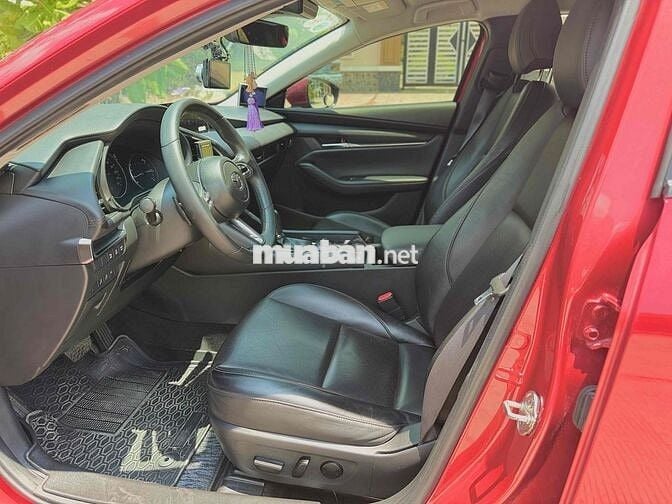 Mazda 3 Luxury 2021 Odo 30k km