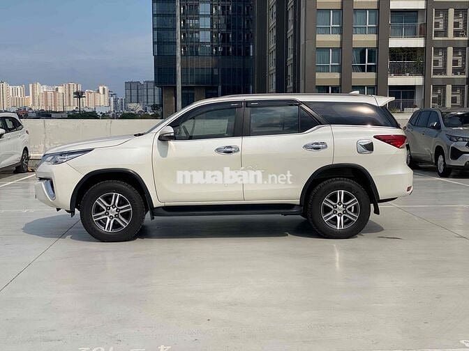 Toyota Fortuner 2.7V AT 2017 68.000km Trắng