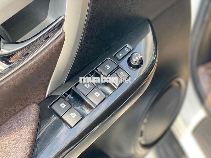 Toyota Fortuner 2.7V AT 2017 68.000km Trắng