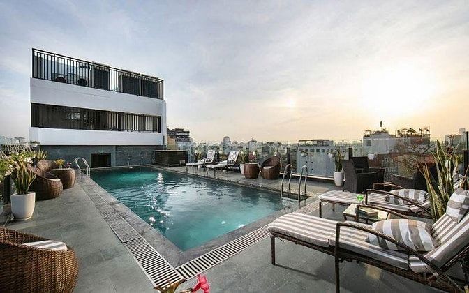 Chính chủ cần bán toà KS mặt phố Minh Khai, Q HBT, ĐT 300 m, 11 tầng 