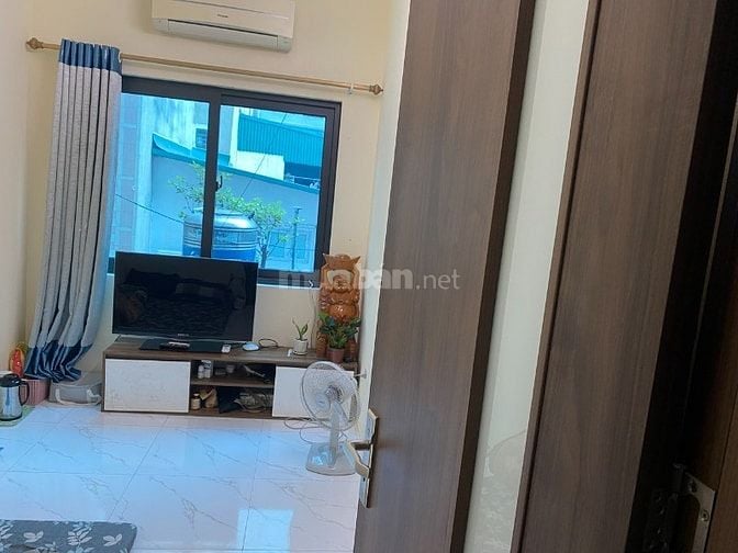 Gia đình bán nhà 5 tầng sổ  đỏ riêng tại Văn Miếu !!