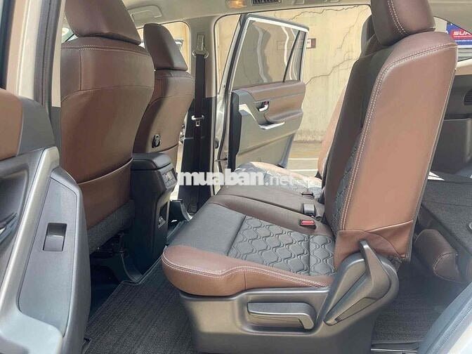 Toyota Innova Cross V 2025, 15.900km(giảm từ 10tr)