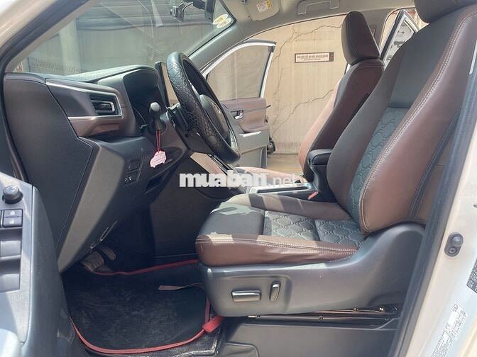Toyota Innova Cross 2.0V 2025 Trắng 15.900 km