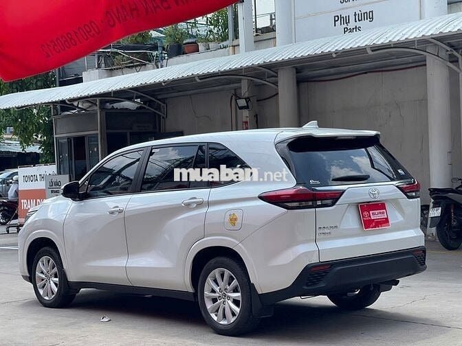 Toyota Innova Cross 2.0V 2025 Trắng 15.900 km