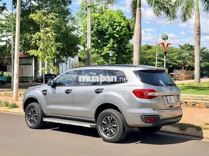 Ford Everest 2017 Số sàn Bạc 7 chỗ Dầu