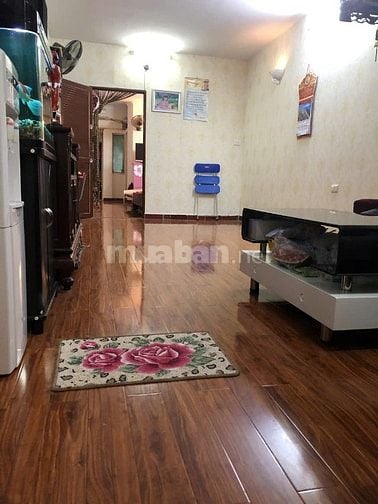 Cho thuê căn hộ tập thể tầng 2 ở phố 8/3