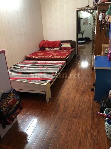 Cho thuê căn hộ tập thể tầng 2 ở phố 8/3