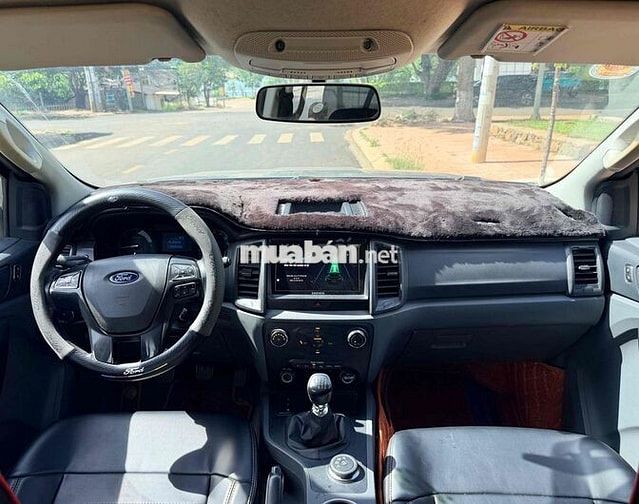 Ford Everest 2017 Số sàn Bạc 7 chỗ Dầu