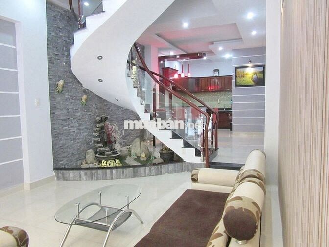 Cho thuê nhà 3 lầu đường số 3 P tân kiểng Quận 7