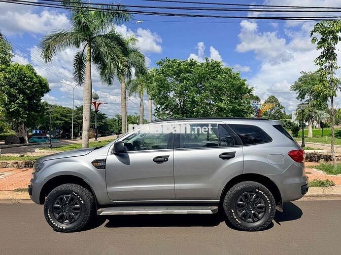 Ford Everest 2017 Số sàn Bạc 7 chỗ Dầu