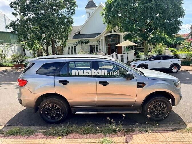 Ford Everest 2017 Số sàn Bạc 7 chỗ Dầu
