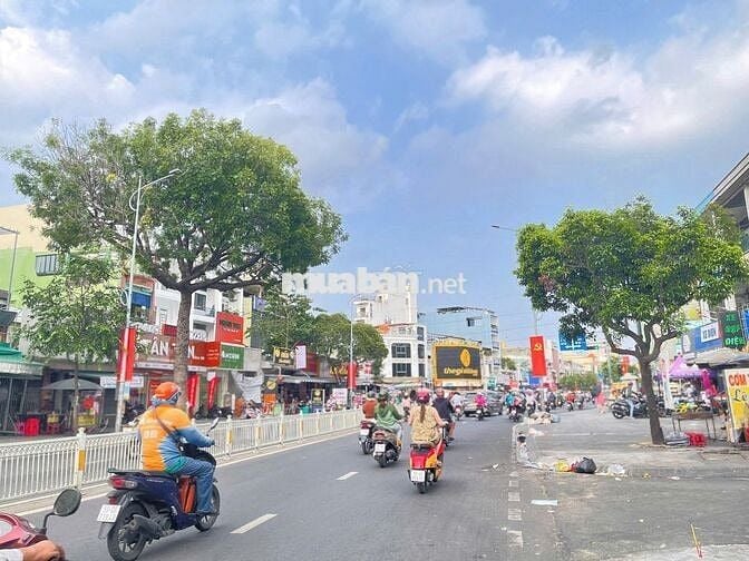 Mặt Tiền Hậu Giang Vỉa Hè Thoáng - Gần Nhà Sách Cây Gõ.