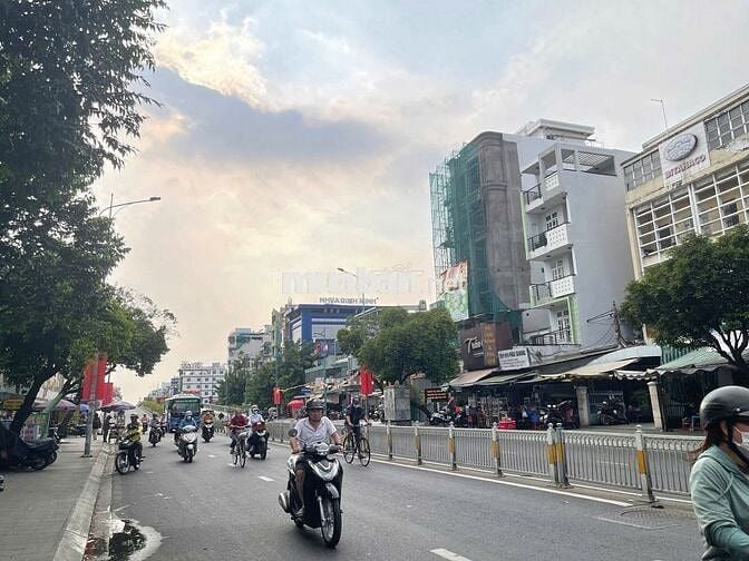Mặt Tiền Hậu Giang Vỉa Hè Thoáng - Gần Nhà Sách Cây Gõ.