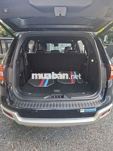 Ford Everest Xanh