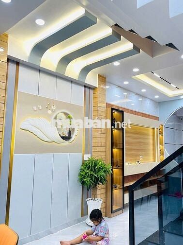 Cho thuê nhà mới full nt 17 triệu ,4m x 14m, 4 lầu, hẻm 5m Lê Đình Cẩn
