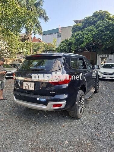 Ford Everest Xanh
