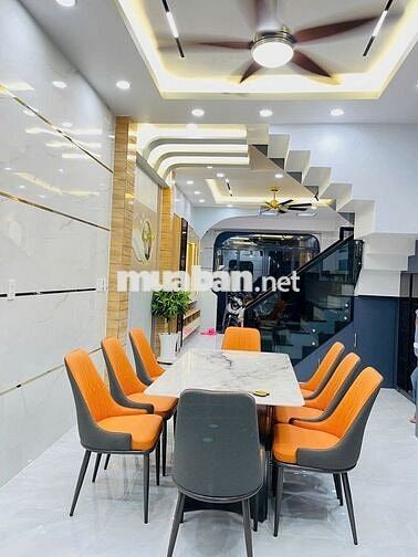 Cho thuê nhà mới full nt 17 triệu ,4m x 14m, 4 lầu, hẻm 5m Lê Đình Cẩn