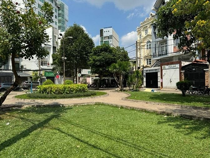 Nhà 2 lầu (3,6x19,5) đối diện C.Viên Nguyễn Đình Khơi-khu Đệ Nhất KSạn
