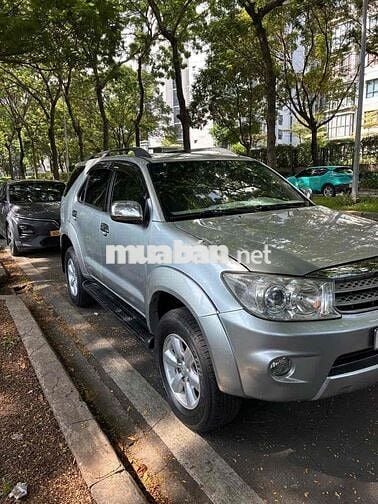 Toyota Fortuner 2011 Số sàn Bạc