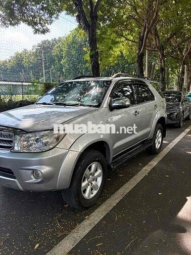 Toyota Fortuner 2011 Số sàn Bạc