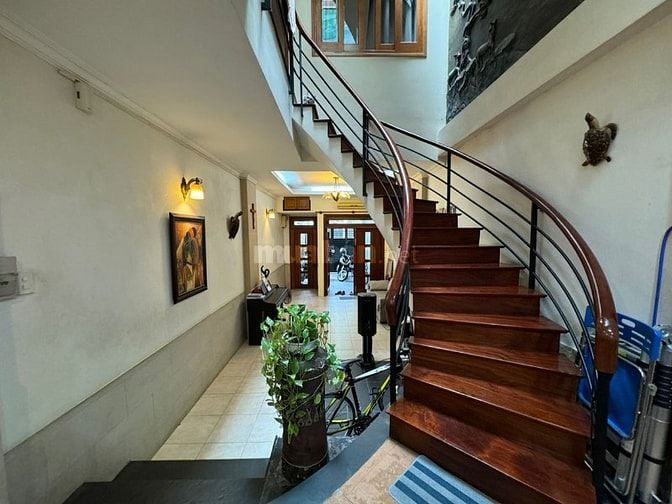Nhà 2 lầu (3,6x19,5) đối diện C.Viên Nguyễn Đình Khơi-khu Đệ Nhất KSạn