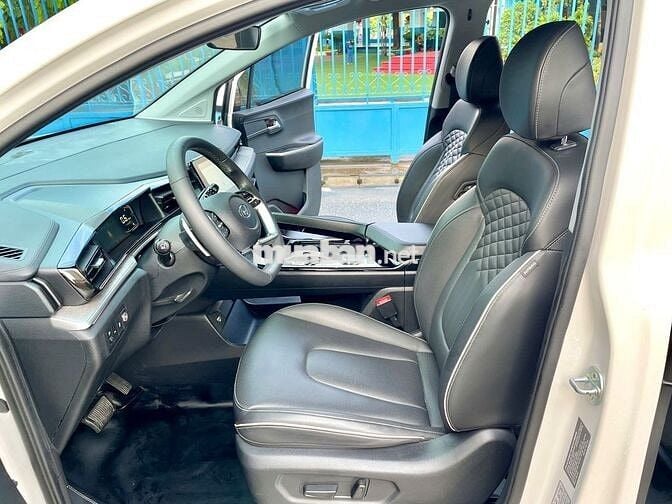 Hyundai Custin 2023 2.0AT 7 chỗ Trắng