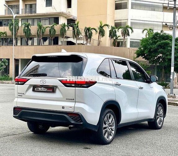 Toyota Innova Cross HEV 2025 Xăng Điện 20000 km