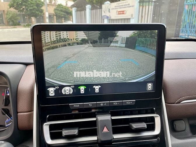 Toyota Innova Cross HEV 2025 Xăng Điện 20000 km