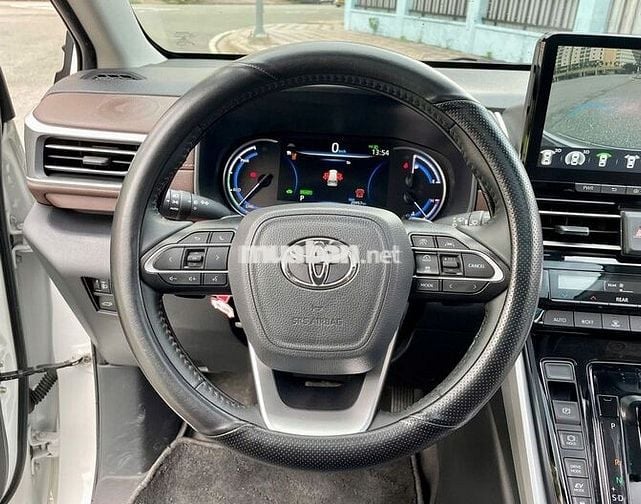 Toyota Innova Cross HEV 2025 Xăng Điện 20000 km