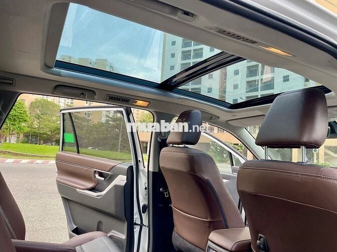 Toyota Innova Cross HEV 2025 Xăng Điện 20000 km