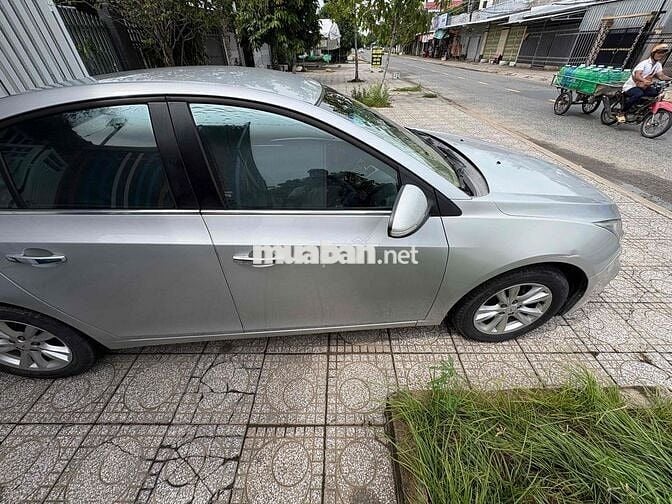 Chevrolet Cruze LT 2017 Số sàn 74000 km Bạc