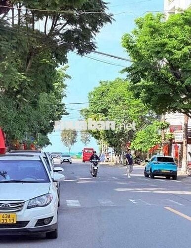 cần bán đất mặt tiền đường 10m5 trục thông biển