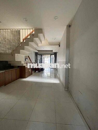 Nhà đẹp rộng rãi thích hợp kinh doanh, D8, p16, Gv