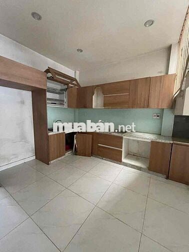 Nhà đẹp rộng rãi thích hợp kinh doanh, D8, p16, Gv