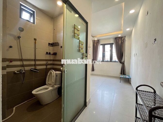 PHÒNG CỬA SỔ TRỜI NGAY MẶT TIỀN LÊ ĐỨC THỌ
