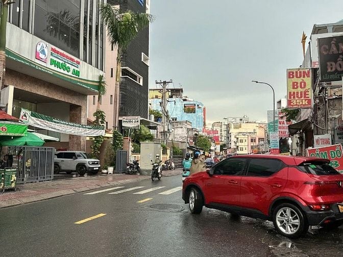 Bán tòa nhà 8L 209m2 ngang 11m+hầm TN135tr MTKD Nguyễn Văn Đậu 43.8 tỷ