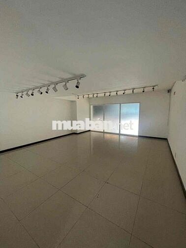 Mặt Tiền QL13 ngay Phố Ngân Hàng 1 trệt 1 Lửng 2 lầu