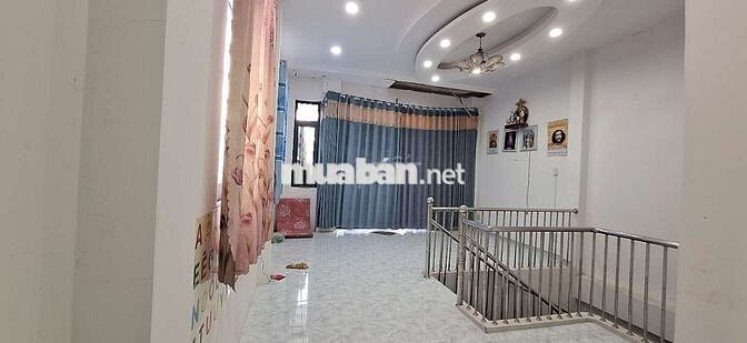 Cho thuê nhà 1 trệt 1 lầu , 3PN. Đường GS18. P. Dĩ An, Giá 10 triệu/th