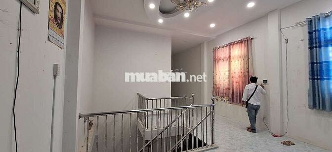 Cho thuê nhà 1 trệt 1 lầu , 3PN. Đường GS18. P. Dĩ An, Giá 10 triệu/th