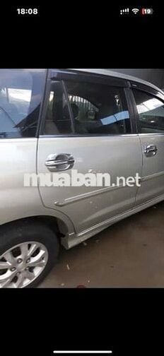 Toyota Innova 7 chỗ màu Bạc
