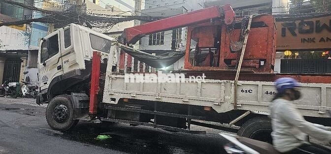 cần tx cẩu 2,5 hoăc 5t chạy đêm dàn ep coc