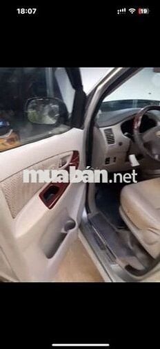 Toyota Innova 7 chỗ màu Bạc