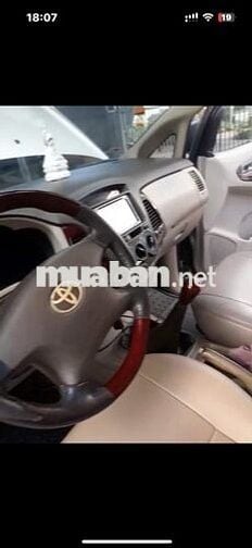Toyota Innova 7 chỗ màu Bạc
