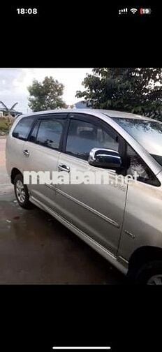 Toyota Innova 7 chỗ màu Bạc