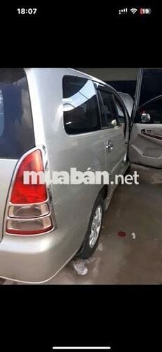 Toyota Innova 7 chỗ màu Bạc
